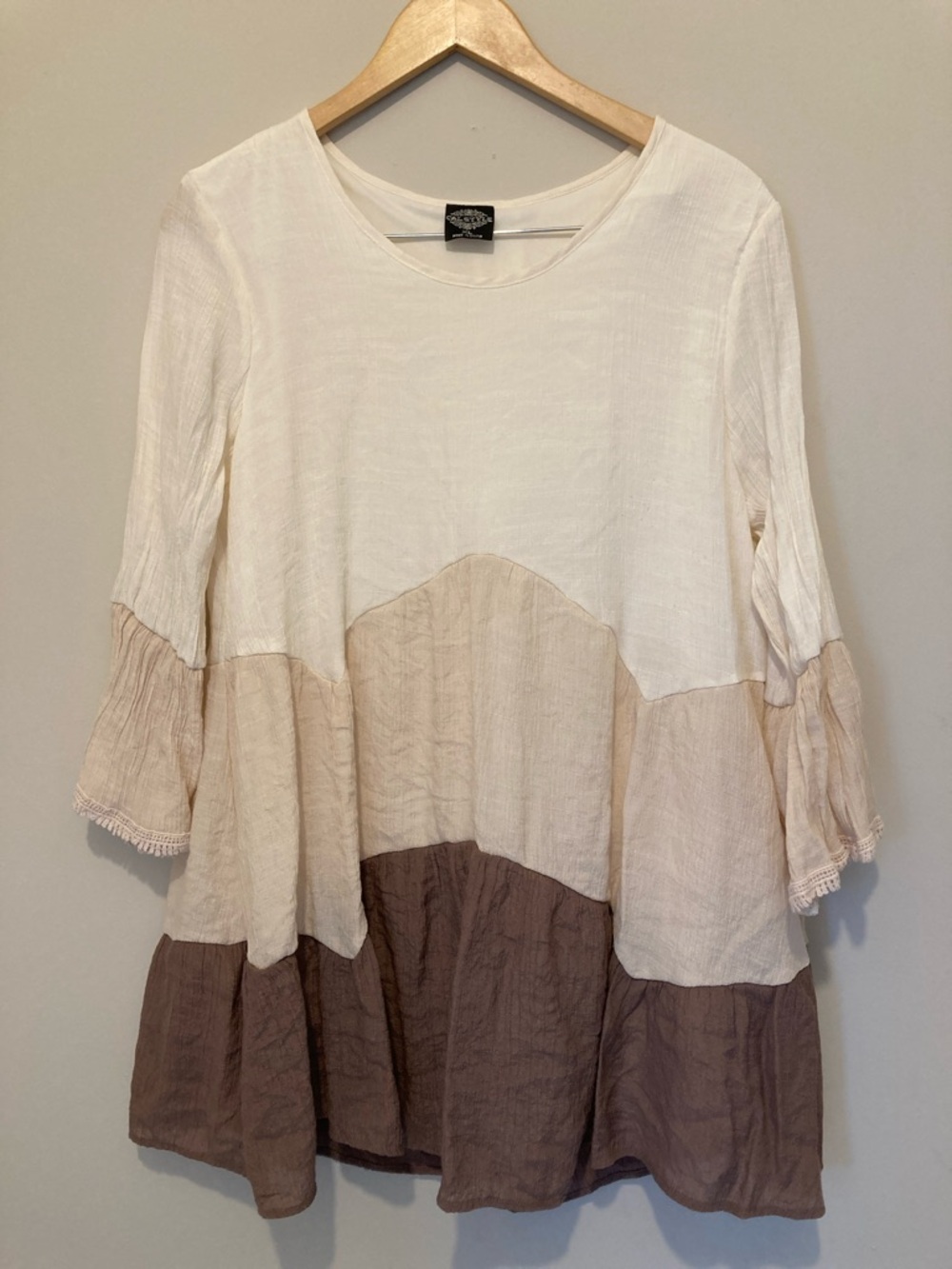 Cal Style Sz XL Three-Tone Tiered Women's Tunic Top - Cream, Beige & Brown